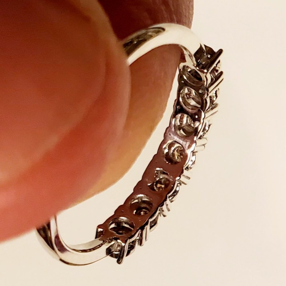 Brand  new 14K  beautiful  wedding  band - Picture 8 of 9